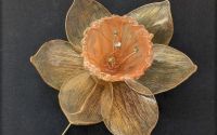 Bro narcis handmade cu petale translucide 