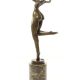 Nud modern- statueta din bronz pe un soclu marmur