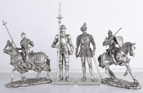 Set patru calareti din polystein cu tabla argintie
