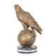 Vultur pe un glob-statueta din bronz 