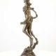 Aurora-statueta din bronz cu un soclu din marmura