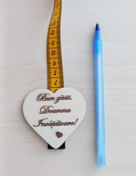 ecusoane din lemn gravat Doamna Educatoare 6cm