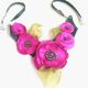 Colier buchet de flori ciclam