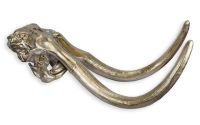 Craniu de mamut-statueta moderna din aluminiu