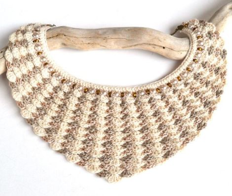 Neutral elegance colier crosetat la baza gatului