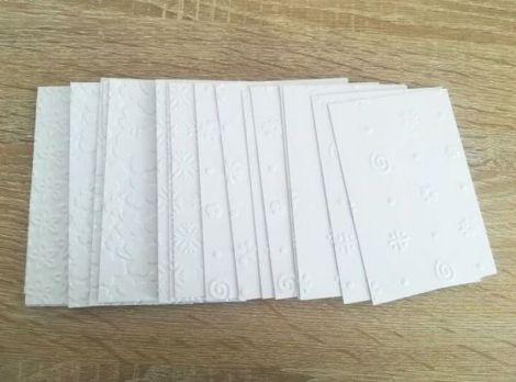 Carton embosat suport martisoare
