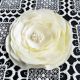 Brosa floare ivorie satin cristale si perle 11 cm