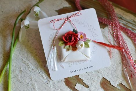 Martisor plic cu flori - rosu