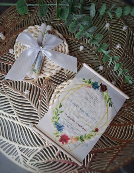 Invitaie nunt rulat cu beioare de lemn