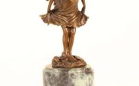 Zana-statueta din bronz pe un soclu din marmura