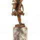 Zana-statueta din bronz pe un soclu din marmura