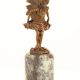 Zana-statueta din bronz pe un soclu din marmura