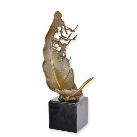 Pana si porumbei in zbor-statueta moderna din bron