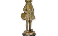 Scolarita-statueta din bronz cu un soclu marmura