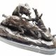 Goana dupa rate-statueta din bronz pe un soclu din