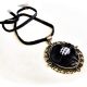 medalion cu floare neagra inramata