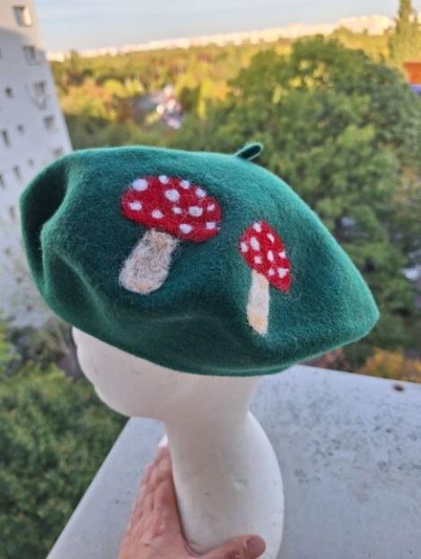Bereta verde cu ciupercute