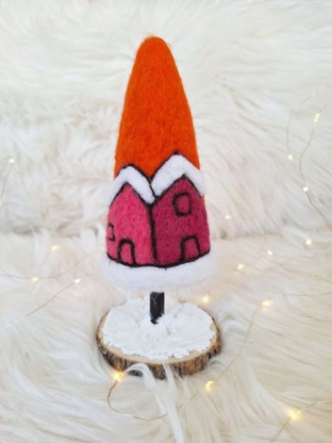 Decoratiune bradut din lana