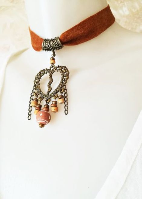chocker boem patinat piele si pandant inima