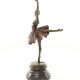 Balerina-staueta din bronz cu un soclu din bronz