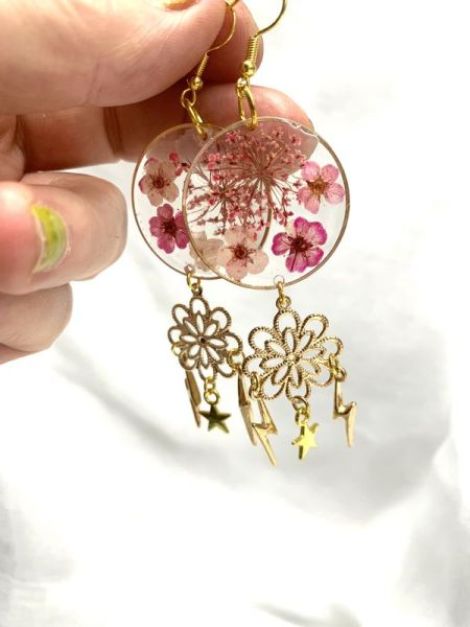 cercei handmade unicat din rasina si flori natural
