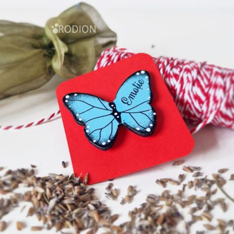 Martisor in forma de fluturas pictat brosa