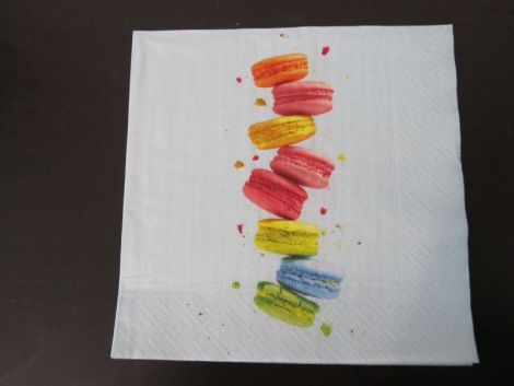 servetel intreg macarons prajituri