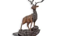 Cerb-statueta din bronz cu un soclu din marmura