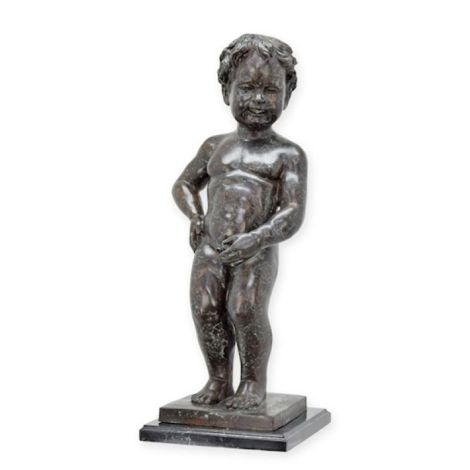 Baietel-statueta din bronz cu un soclu din marmura