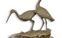 Ibisi-statueta din bronz pe un soclu din marmura