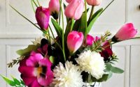 Aranjament floral cu lalele