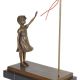 Fata cu balon-statueta din bronz 