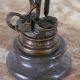 Justitia-statueta din bronz cu un soclu marmura
