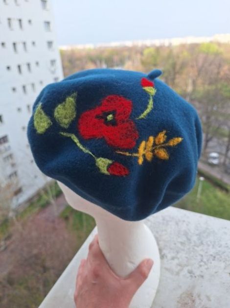 Bereta impaslita cu maci si grau