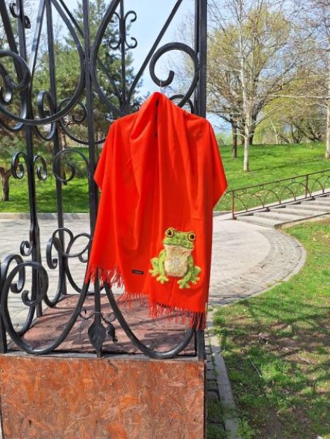Sal portocaliu cu broscuta