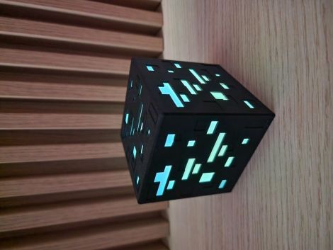 Cub Minecraft Luminat  Decor Epic pentru Gameri!