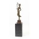 Justitia - statueta din bronz pe un soclu din marm