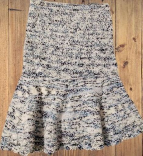 Fusta alba cu picuri de culoare navy