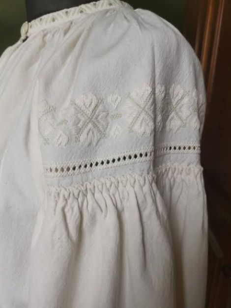 Camasa de inspiratie traditionala