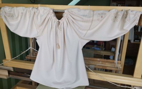 Camasa traditionala brodata manual