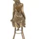 Doamna la bar-statueta bronz pe un soclu din marmu