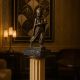 Servitor oriental-statueta din bronz cu soclu din 