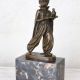 Servitor oriental-statueta din bronz cu soclu din 