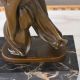 Servitor oriental-statueta din bronz cu soclu din 