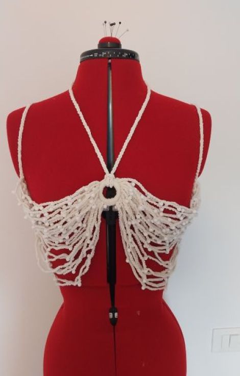 Top crosetat cu margele