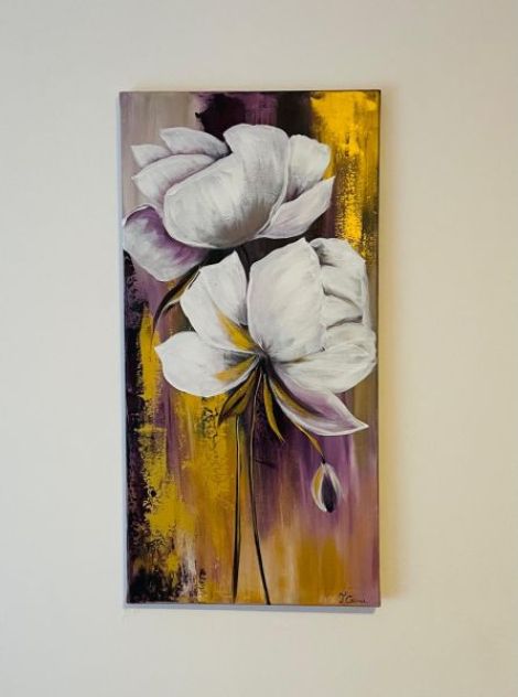 Flori albe pe fundal abstract