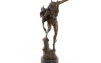 Mercur legandu-si sandalele-statueta din bronz