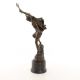 Mercur legandu-si sandalele-statueta din bronz