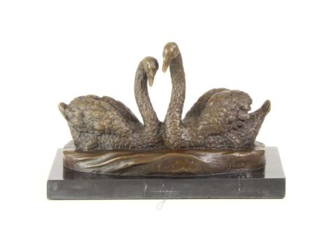 Lebede-statueta din bronz pe un soclu din marmura