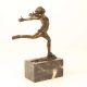 Finish-statueta din bronz cu un soclu din marmura